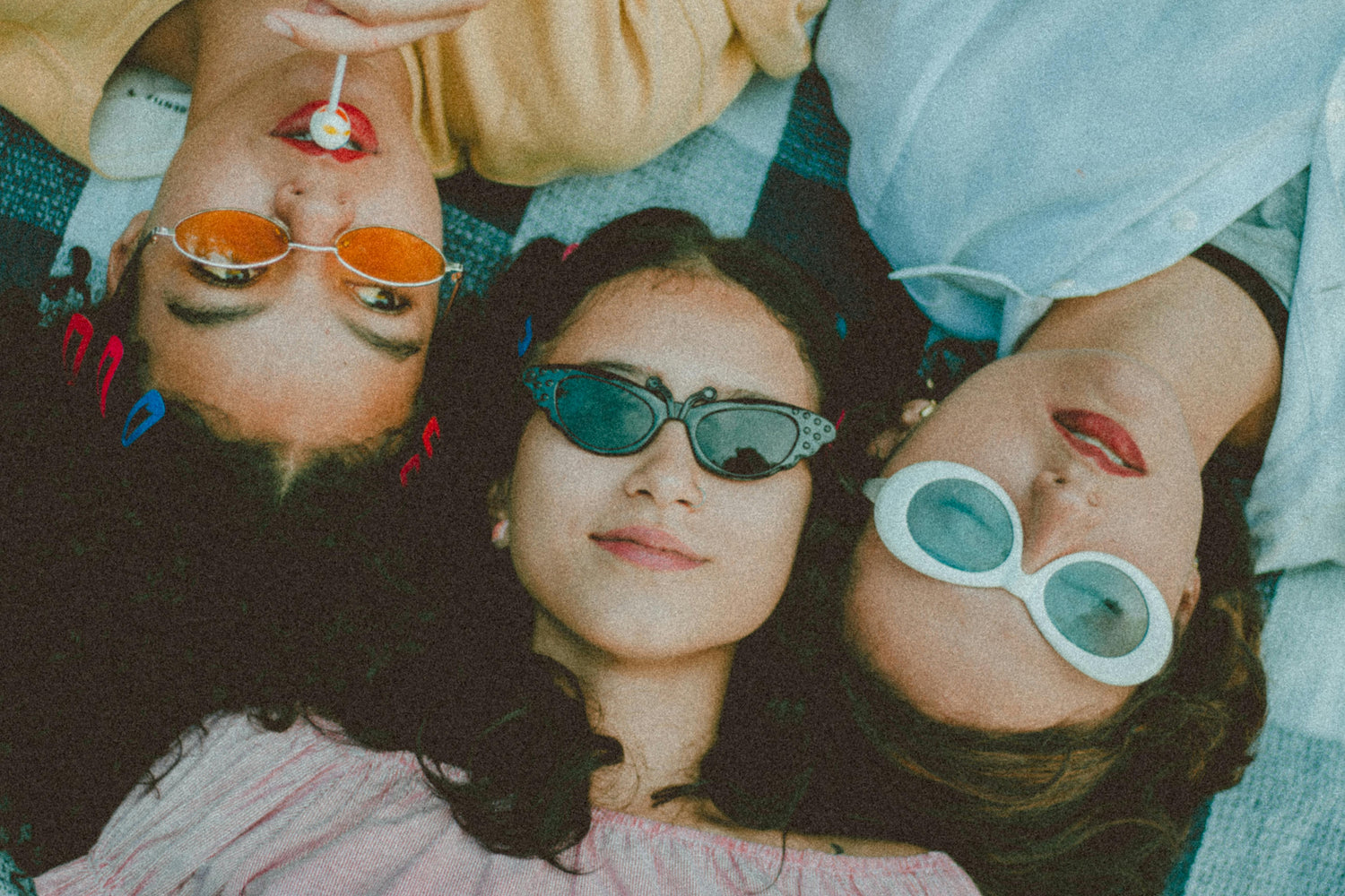3 girls with sunglasses